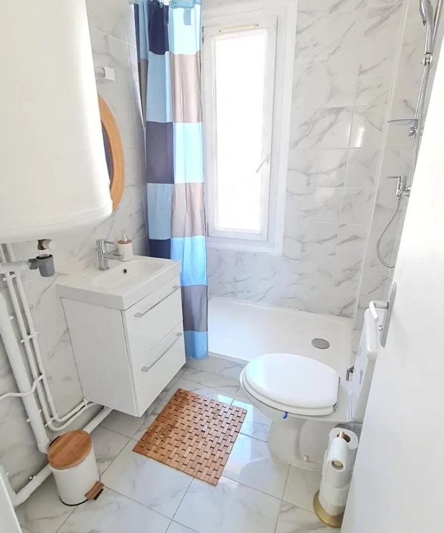 Charmant Logement Entre La Gare Et Le Centre-Ville Lorient 0*,  France